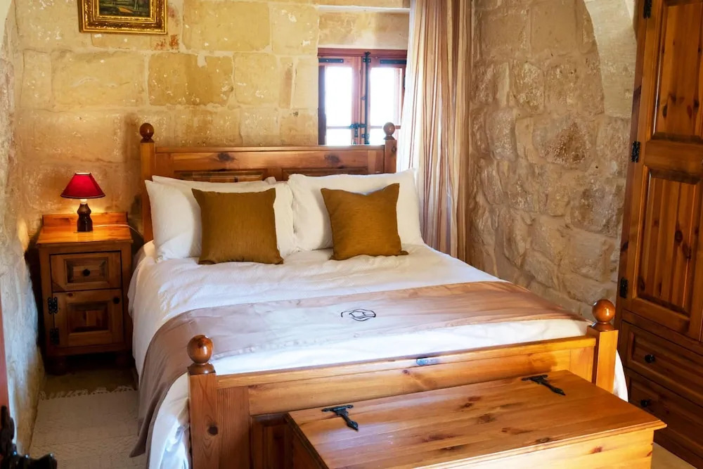Villeleynah Amazing Gozitan Villa Pool - Happy Rentals