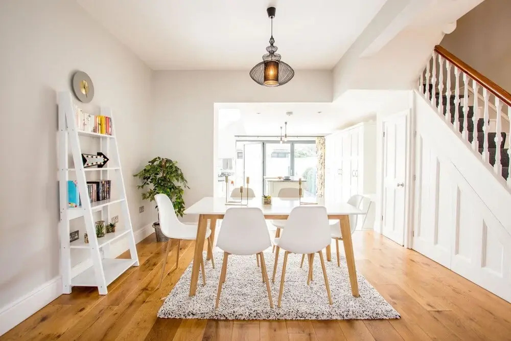 Modern 3 Bed Home in trendy Cambridge suburb