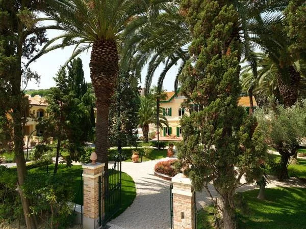 Villa Rosella Resort