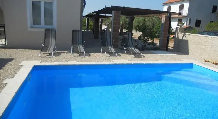 Apartments Bugenvila Brzac