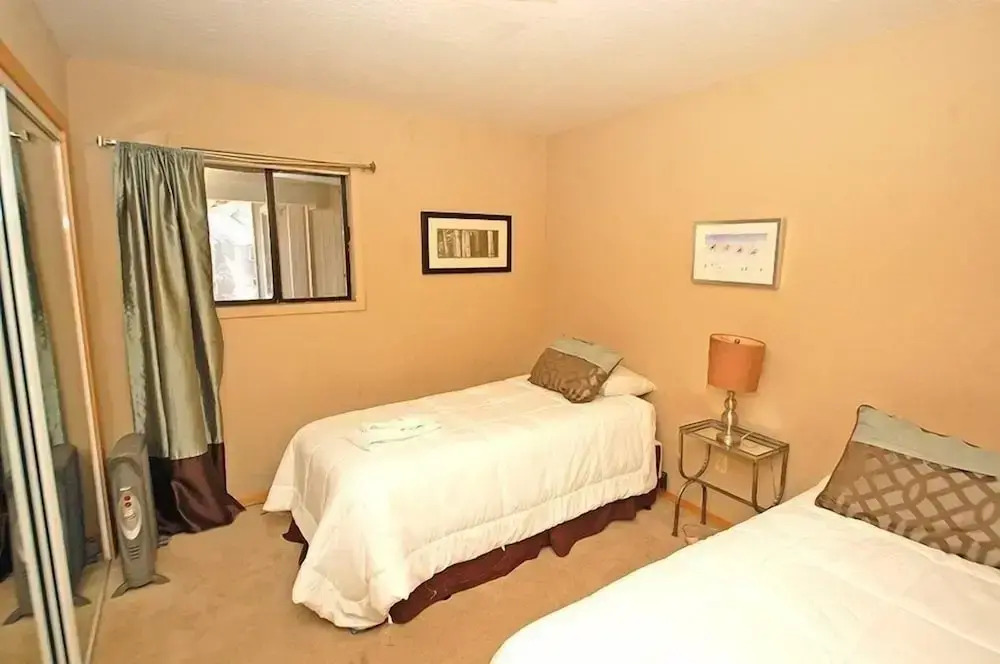 3513 Pony Express 3 Bedroom Home by RedAwning