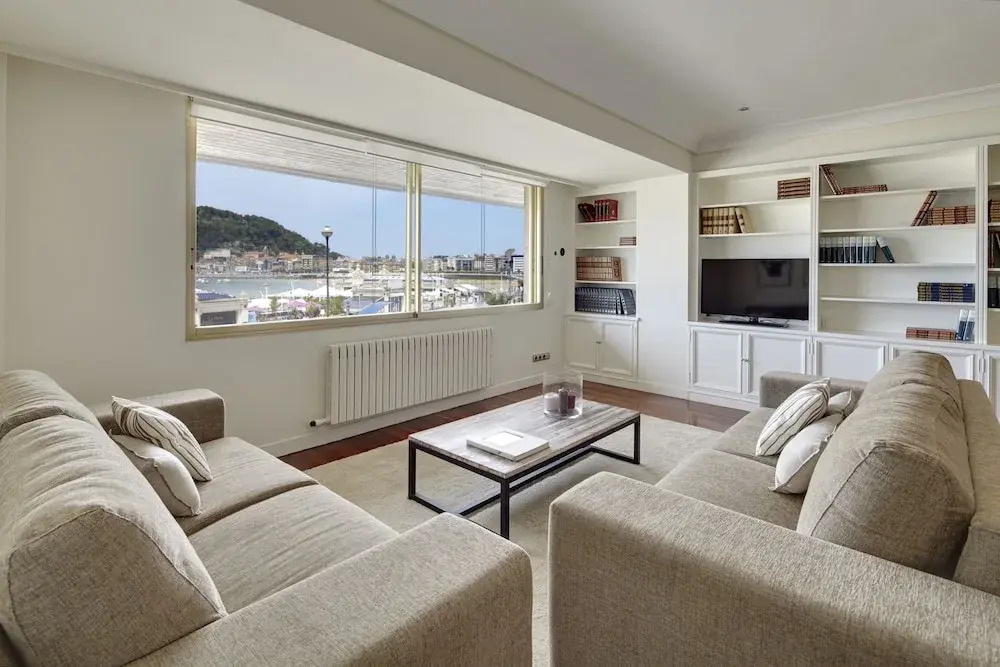 Playa de La Concha 3 Apartment by FeelFree Rentals