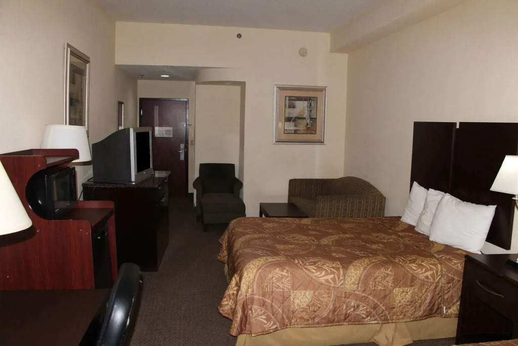 Jamestown inn & Suites