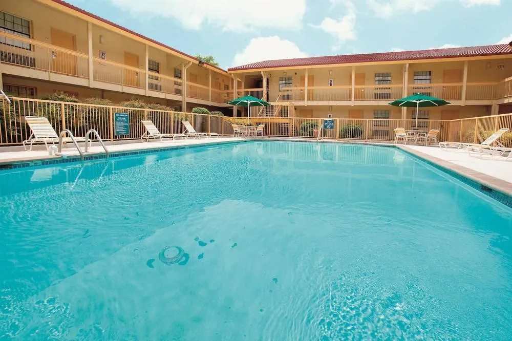 Days Inn & Suites Huntsville