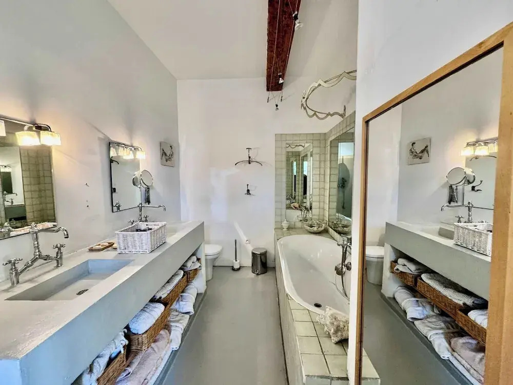 Elegant Bastide Near Aix With Pool