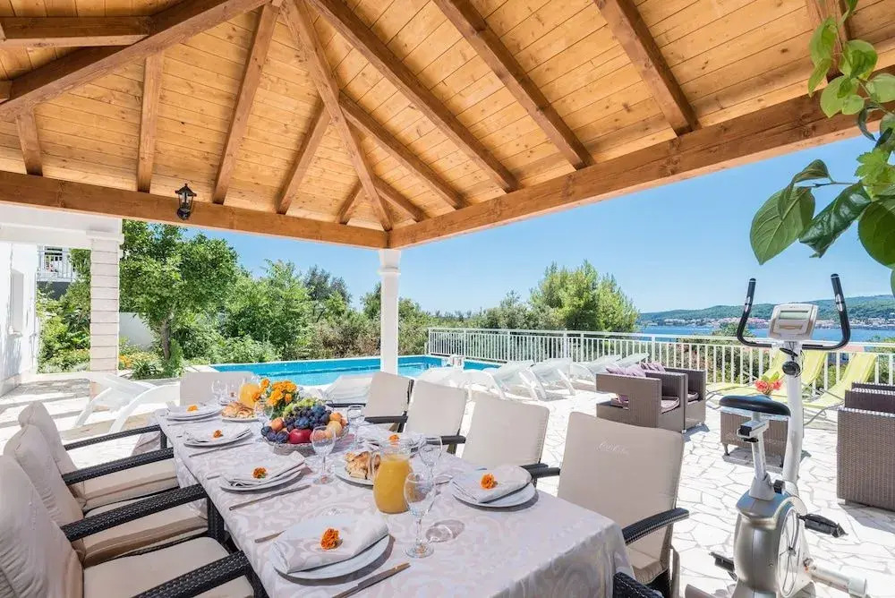 Holiday Villa Perna with Swimming Pool