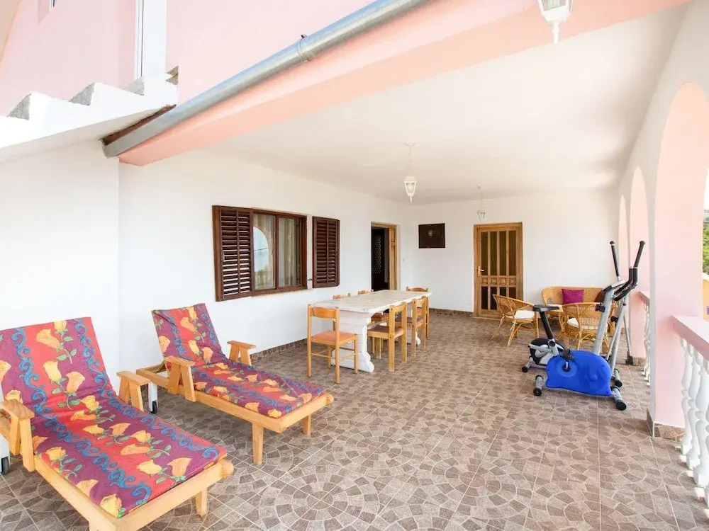 Modern, new Apartment With Private Terrace, Garden With Bbq, Near the sea