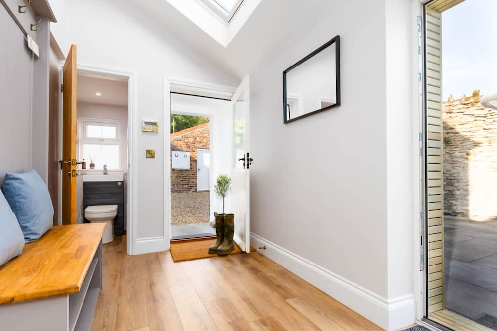 Castle View Cottage With Hot Tub and EV Charging