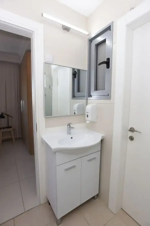 Avi's Suites Yossi Avrahami Royal Park