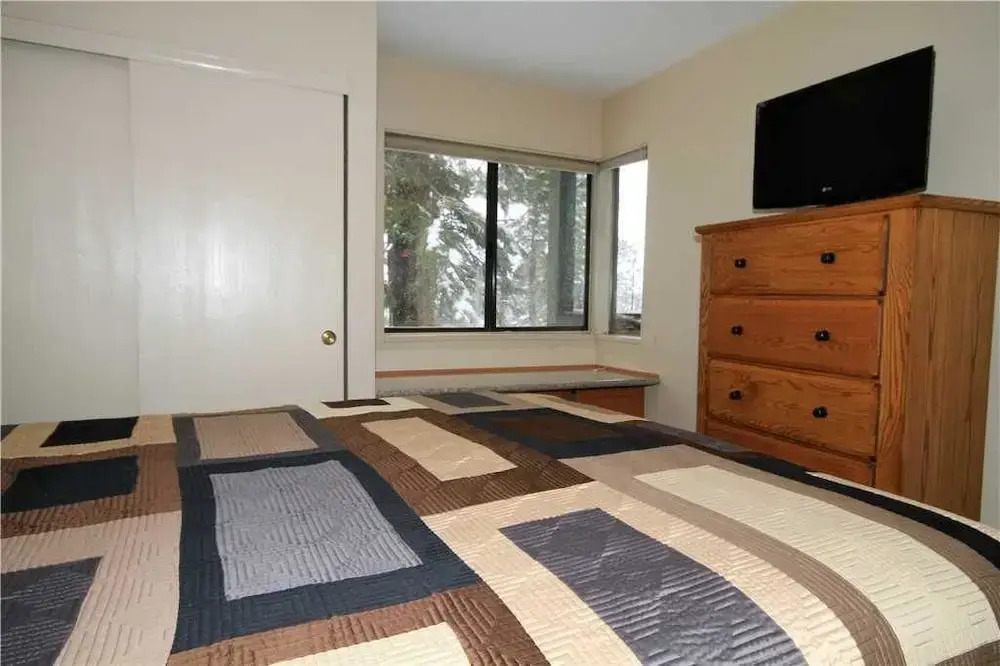 Crestview Condominium #63 1 Bedroom 2 Bathrooms Condo