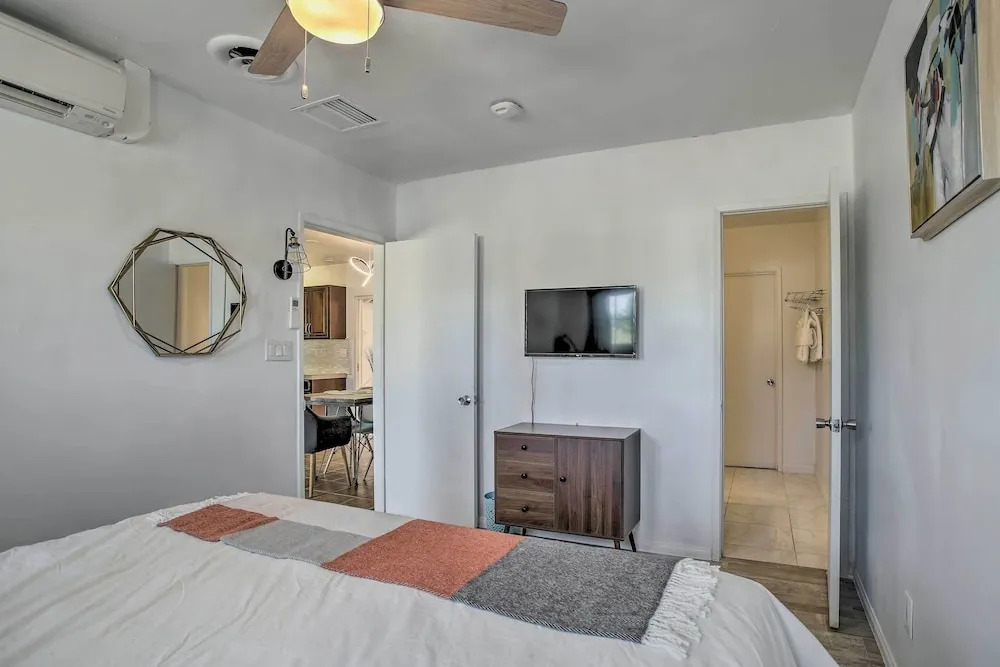 Chic Palm Springs Home w/ Patio, Grill & Yard