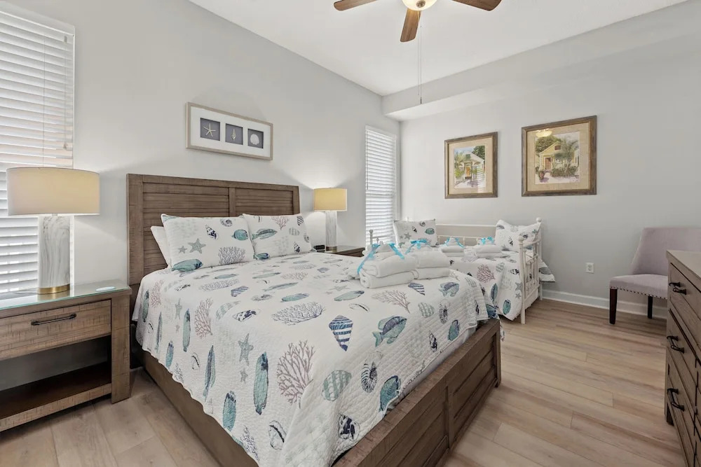 NEWLY RENOVATED! Breathtaking views! Fourth Floor! Pools! Grill! Beach Chairs