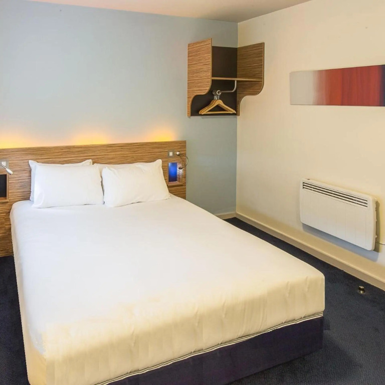 Redwings Lodge Wolverhampton Central