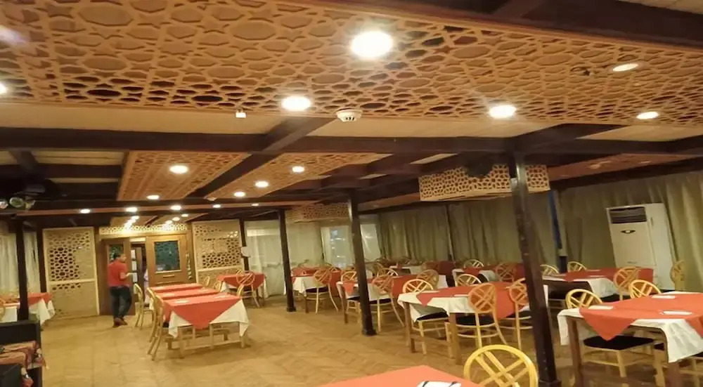 مركب ريفر River Boat