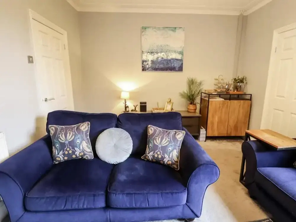 Luxury Lincoln Home - Sleeps 8 - Hot Tub - Pets