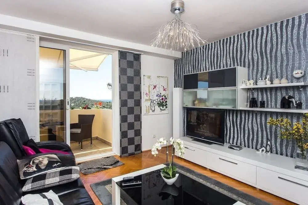 Leo Apartment