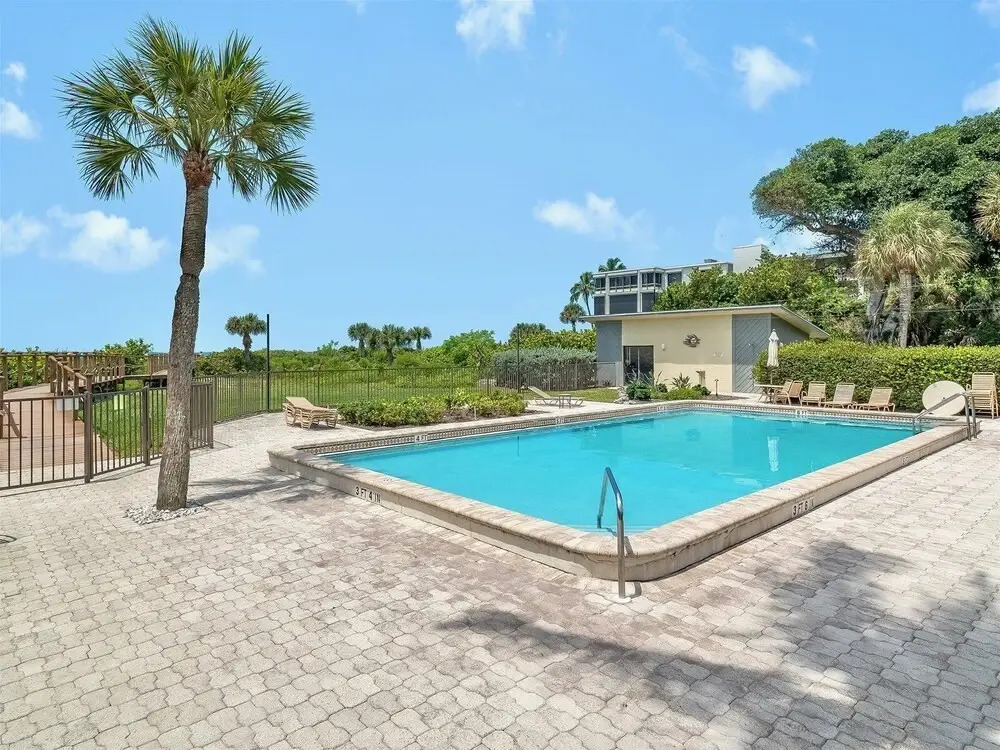Sand Pointe 212