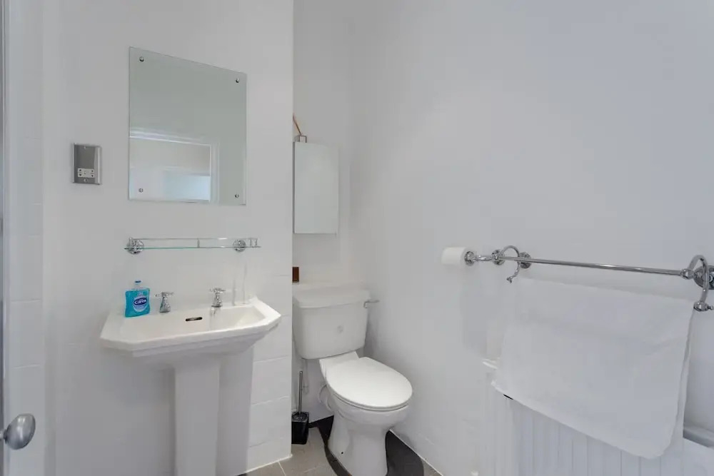 Spacious 3 Bedroom Apartment in Chelsea