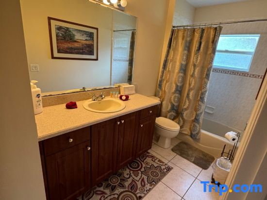 Beautiful Pool Home near the I95 Exit 284