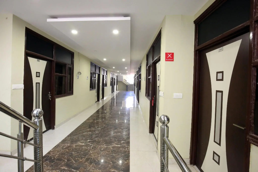 OYO 9040 Hotel Alpine