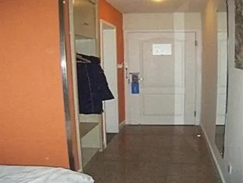 Baolong Homelike Hotel (Luojing Branch)
