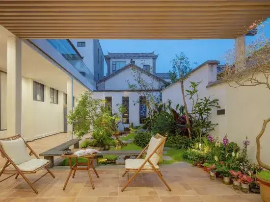 Youyoumu Peach  Garden Designer Homestay (Erhai Ecological Corridor Store)