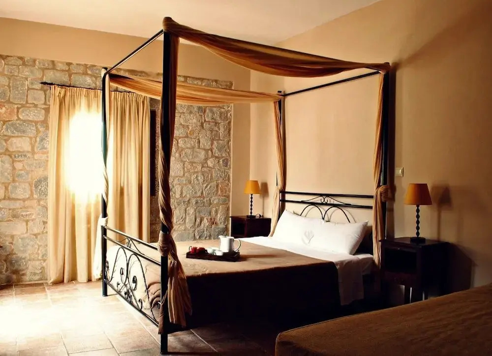 Vlyhada Guesthouse