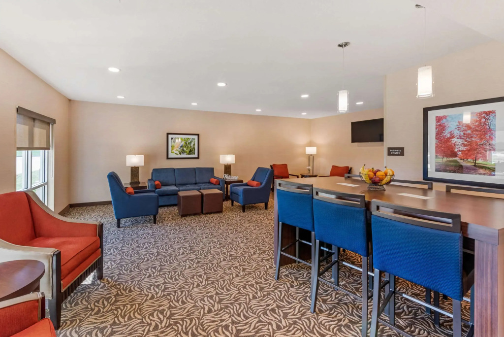 Comfort Inn & Suites near Route 66