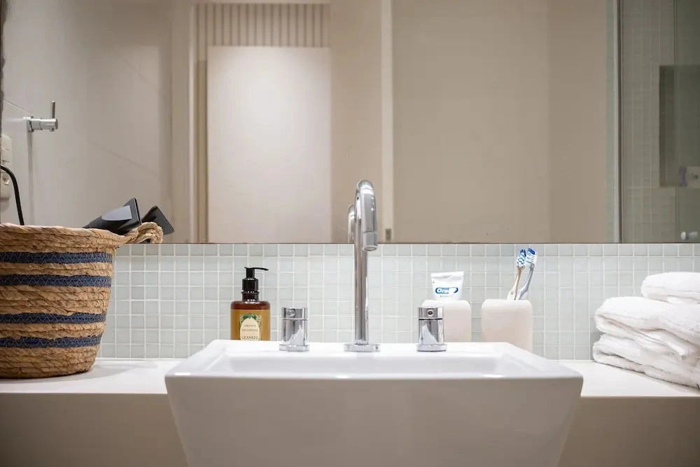 Leblon 2BR Apt 1 Min From the Beach - by Casape
