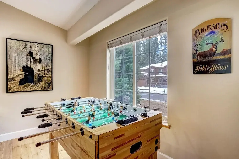 Nestled Pines Retreat Hot Tub, Pool Tahoe, Foosball, +more!