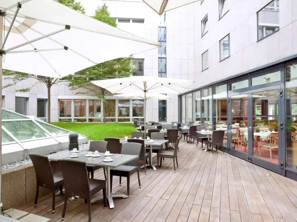 voco Dusseldorf Seestern by IHG