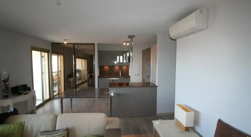 Cannes Golf Apartment
