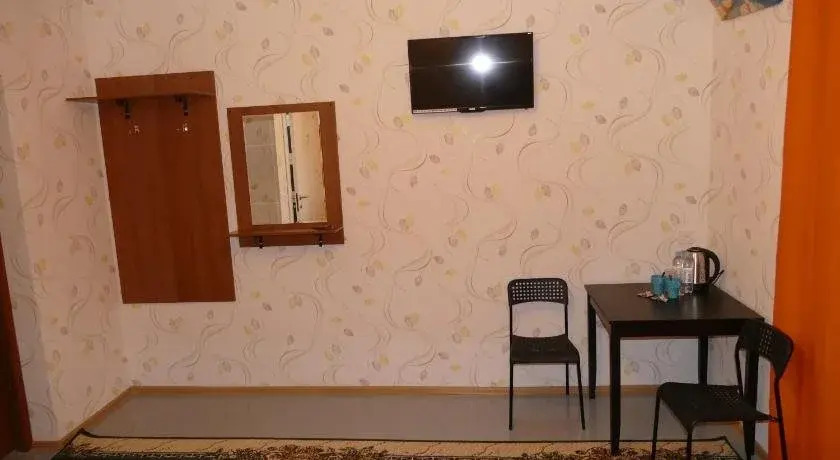 Mini Hotel California