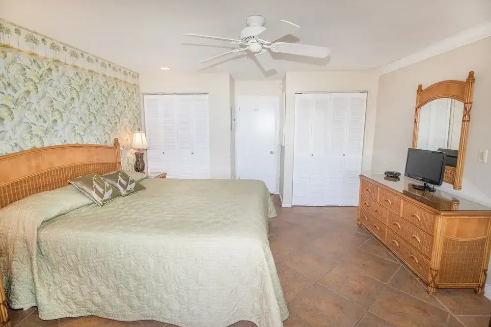 Kahana Sunset D8 2 Bedroom Condo by Redawning