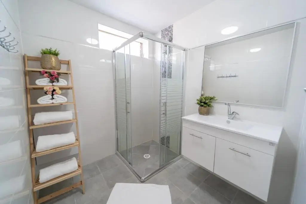 "Stunning 3br Apt  Prime Location  Yalarent"