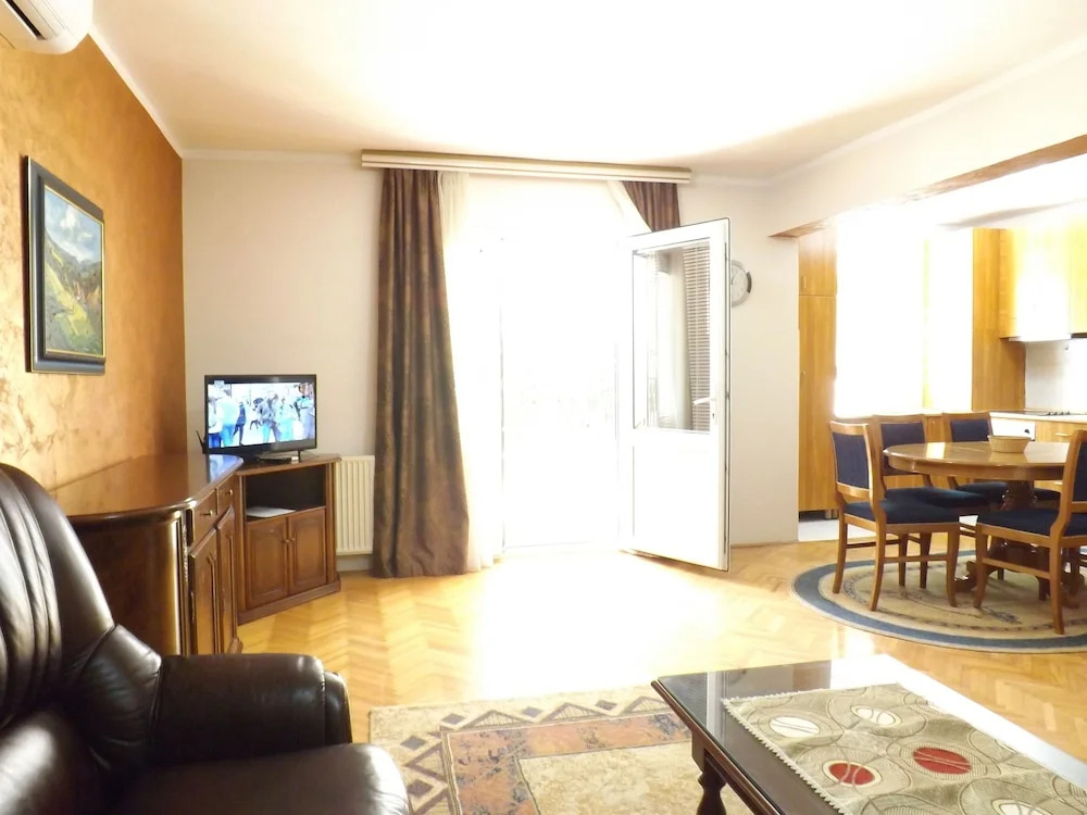 Three Bedroom Apartment With Garden