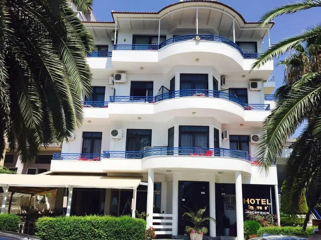 Hotel Ari
