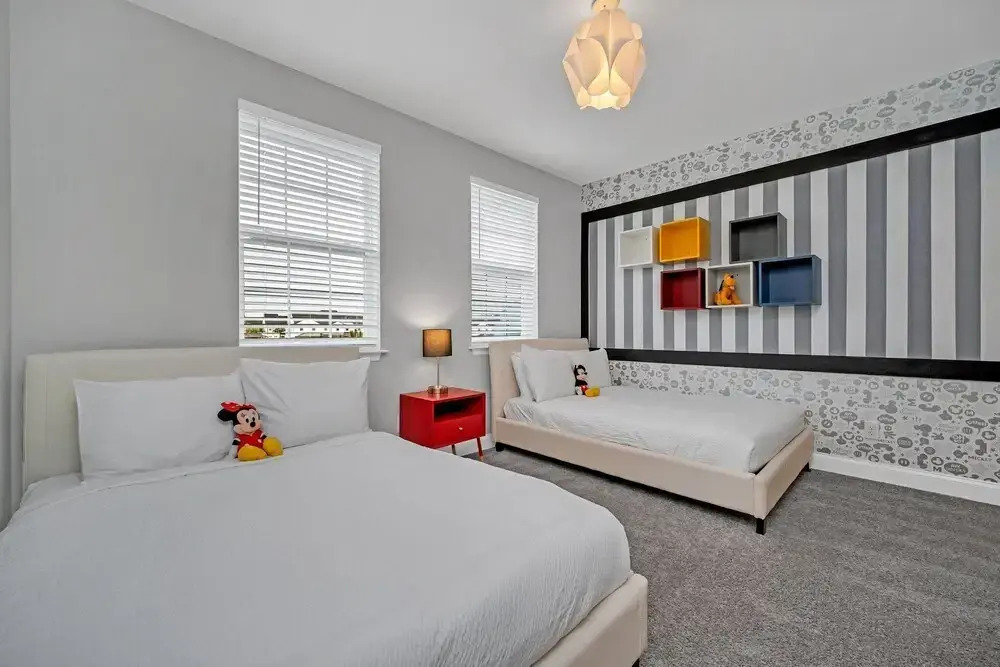 Vibrant Townhome w Private Pool, near Disney