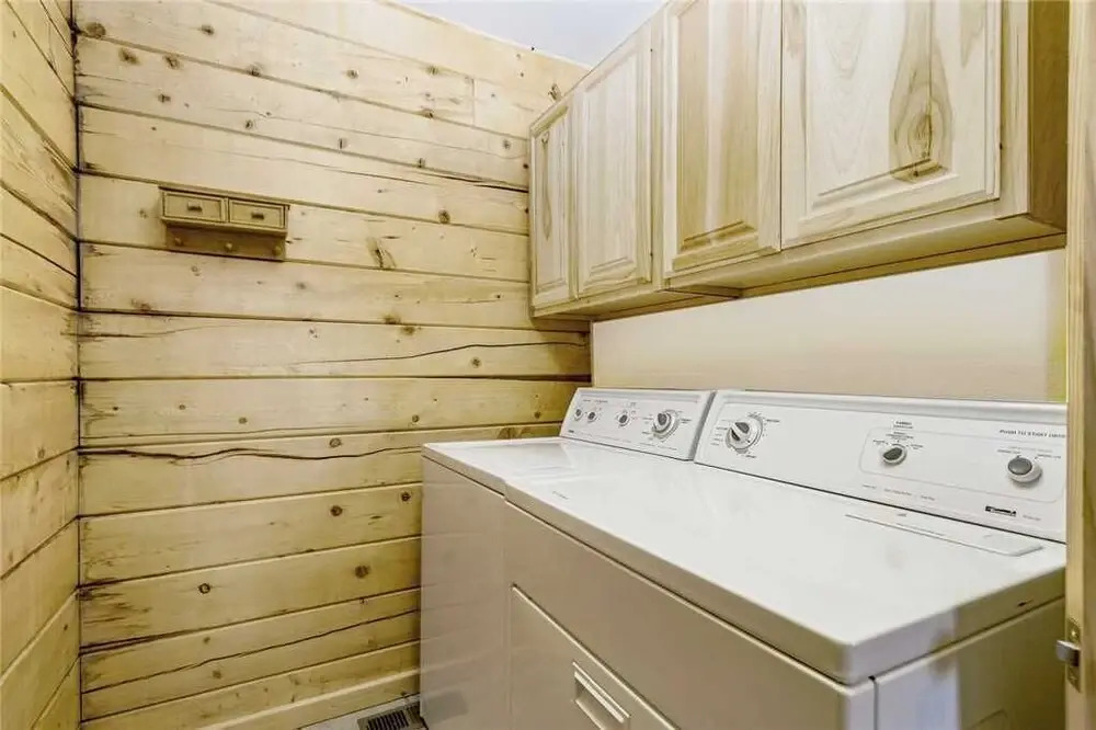 Log Heaven - Three Bedroom Cabin with Hot Tub