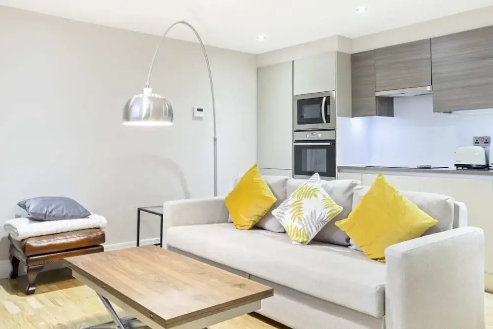 Modern & Cosy Apartment Close To Tube, Sleeps 5