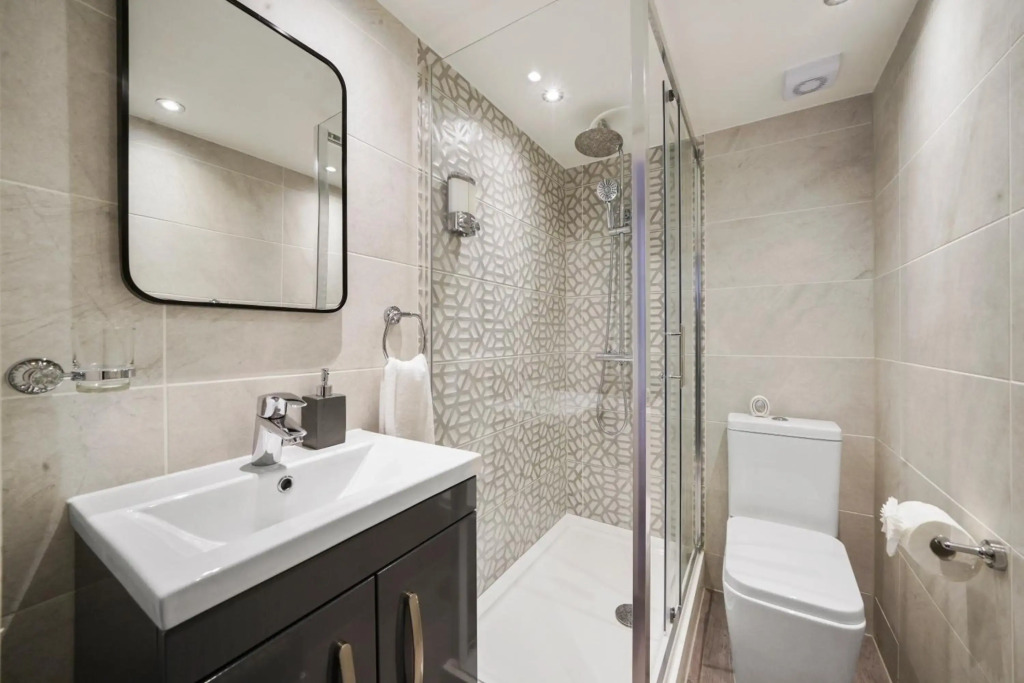 Stylish Boutique 1 Bed Apartment 4 Guests Wi-Fi Netflix Disney Plus Parking Close To Town & Gravesend Station