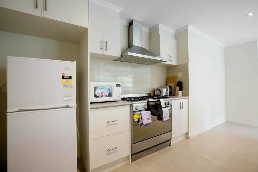 Spacious Lovely Home In Point Cook