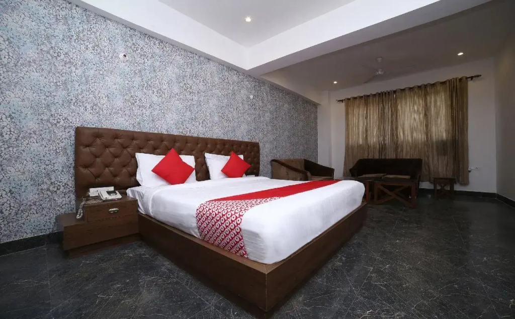 Hotel Pine By OYO Rooms