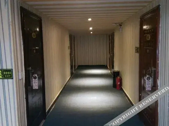 Xinzheng Qingyue Yaju Hotel