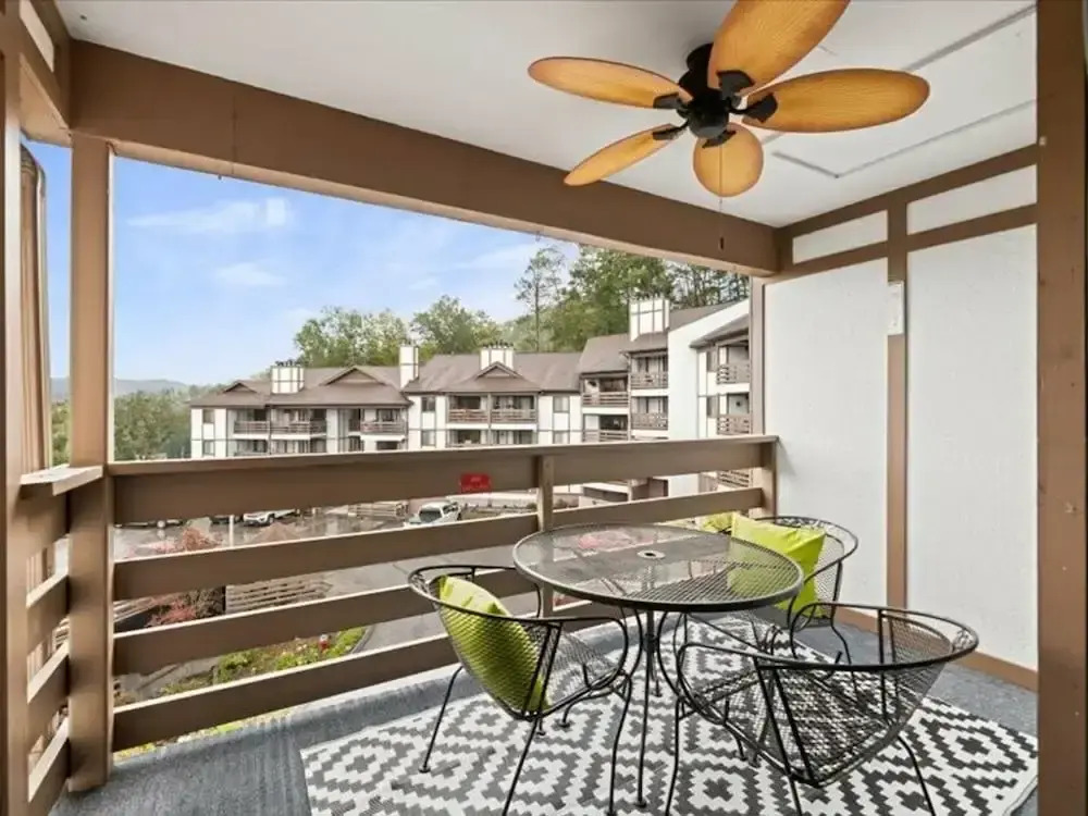 NEW Renovated Fabulous 2 bed 2 Bath Pool View