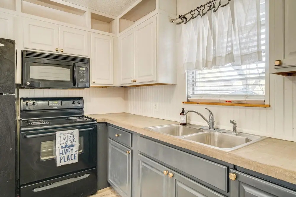 Lake Travis Access: Pet-friendly Lago Vista Home!