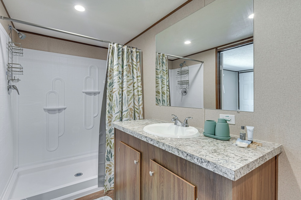 2 Mi to Ocean! Family-friendly Emerald Coast Haven