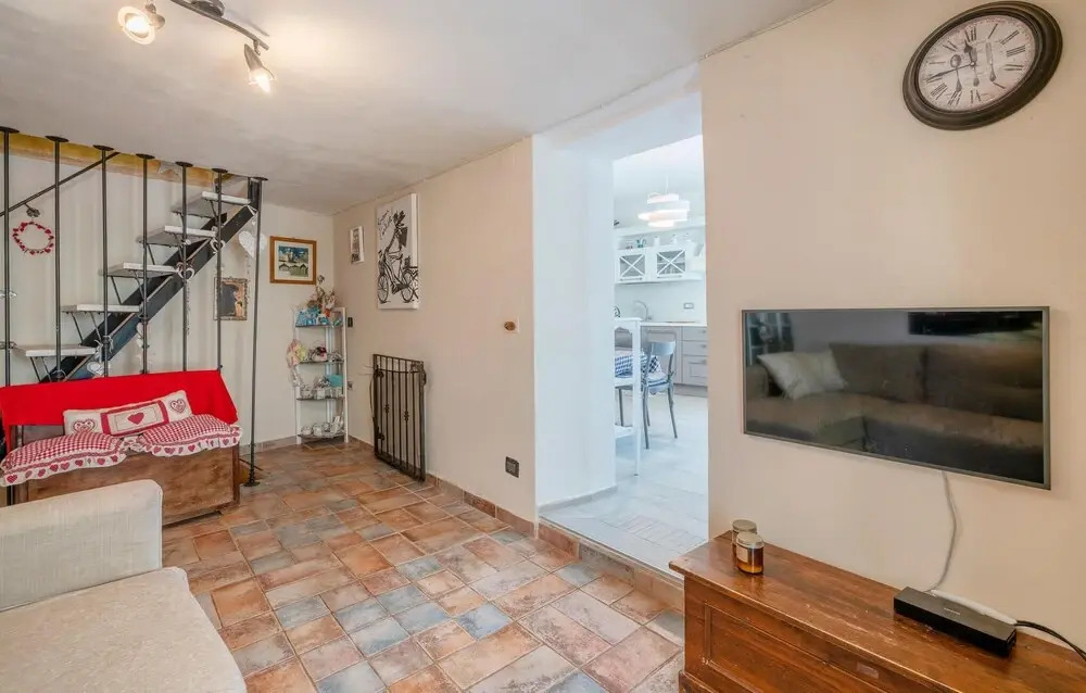 Beautiful Home in Altagnana With Wifi and 2 Bedrooms