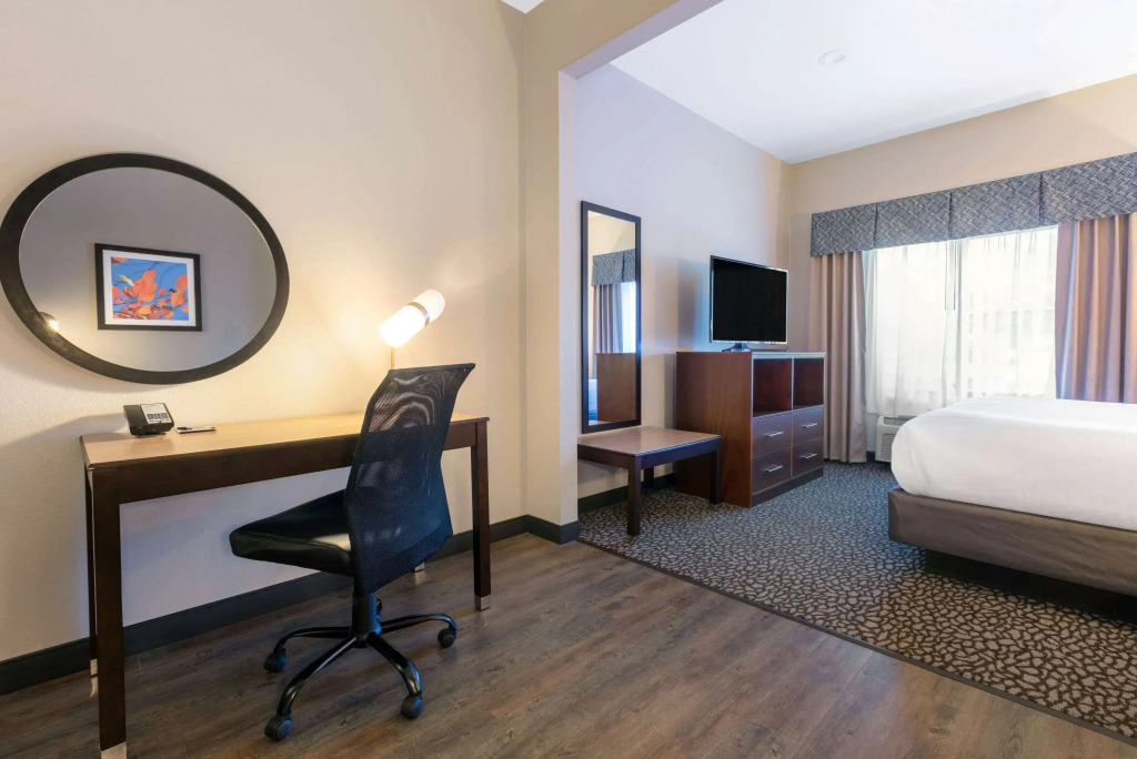 Wingate by Wyndham - DFW North
