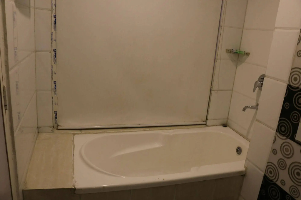 Hotel All Iz Well - Just a min away from New Delhi Railway Station